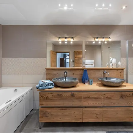 Apartment Loft Spacieux Avec Spa, Piscine, Salle De Sport Et Parking - Fr-1-809-4 *